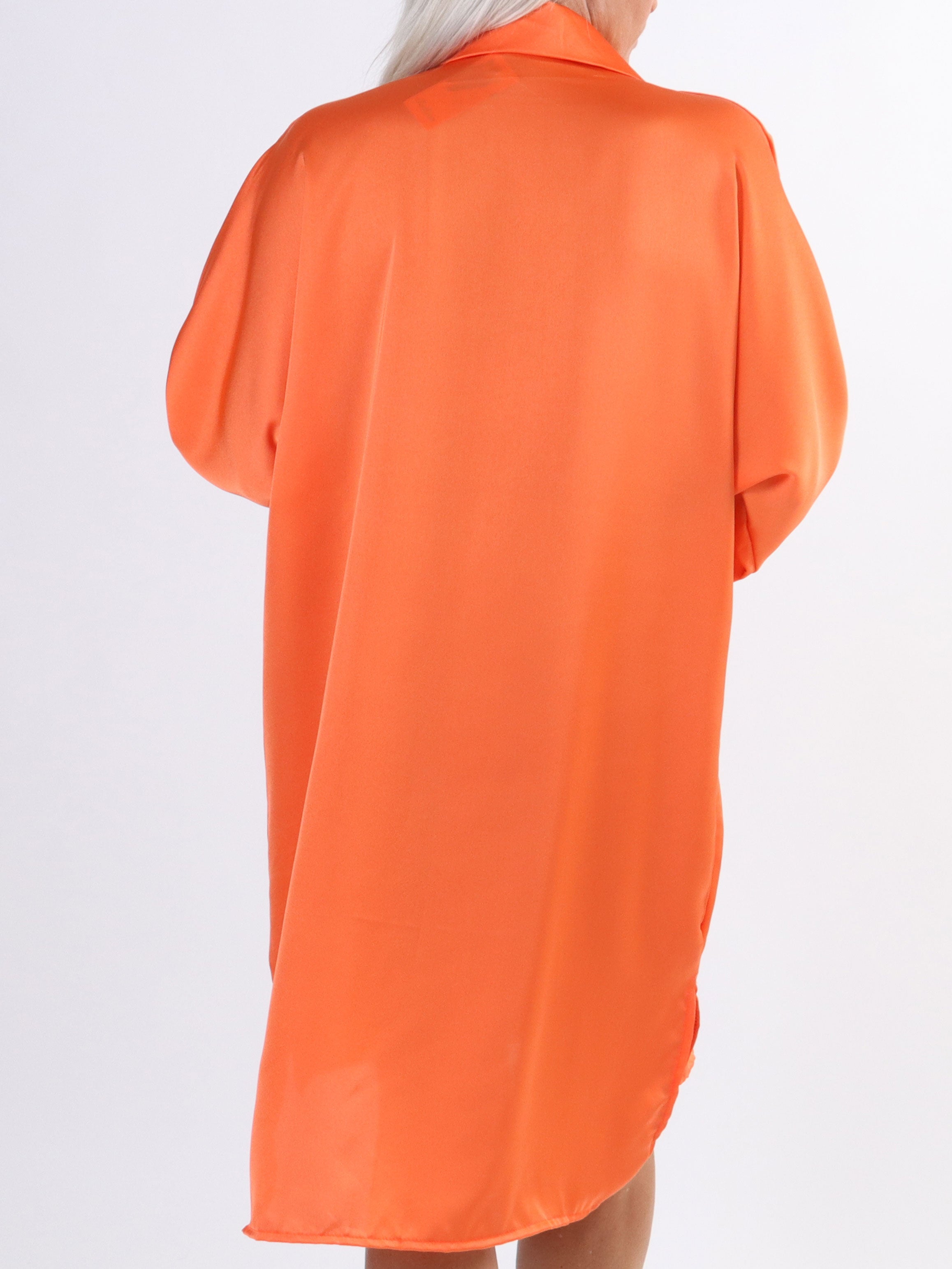 Hassel - Fin plus size skjortklänning i sidenlook